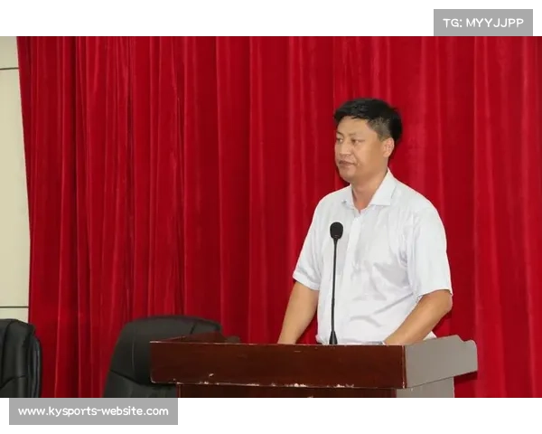 铁人三项终点设比弗体育场万人看台筹备盛大颁奖仪式精彩呈现